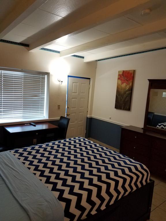 Hostel Travelers Bed & Breakfast Hostel *