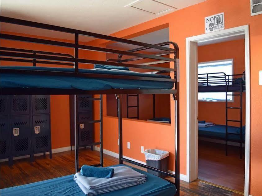 Hostel Sin *