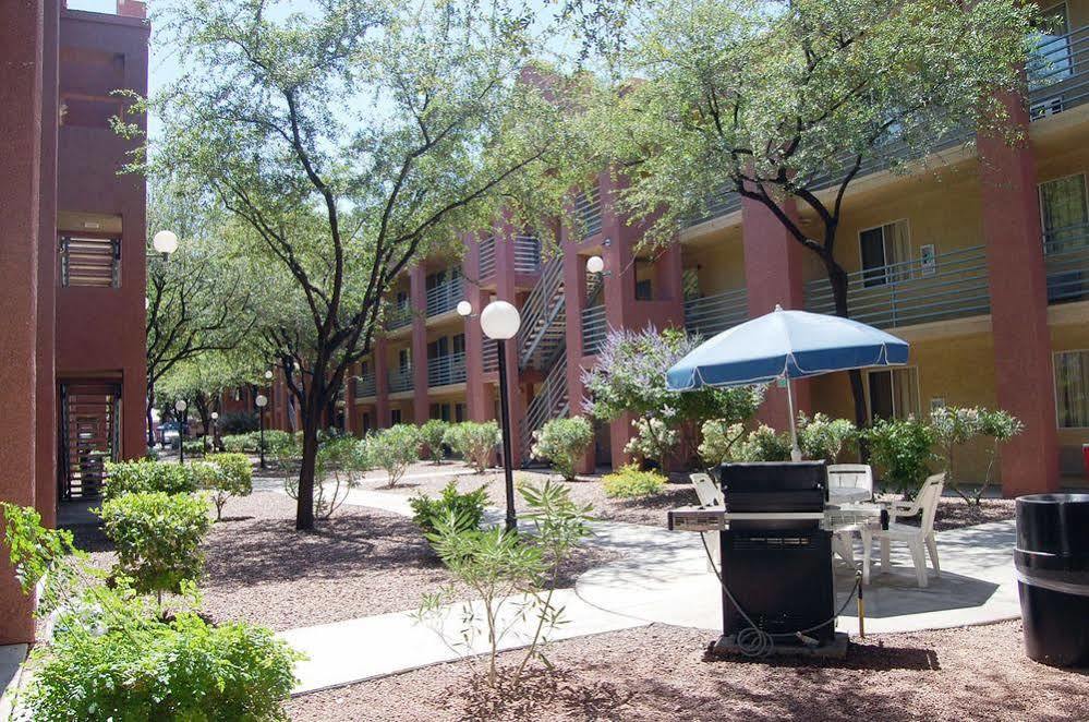 Crossland Economy - Vegas - Boulder Highway 2*
