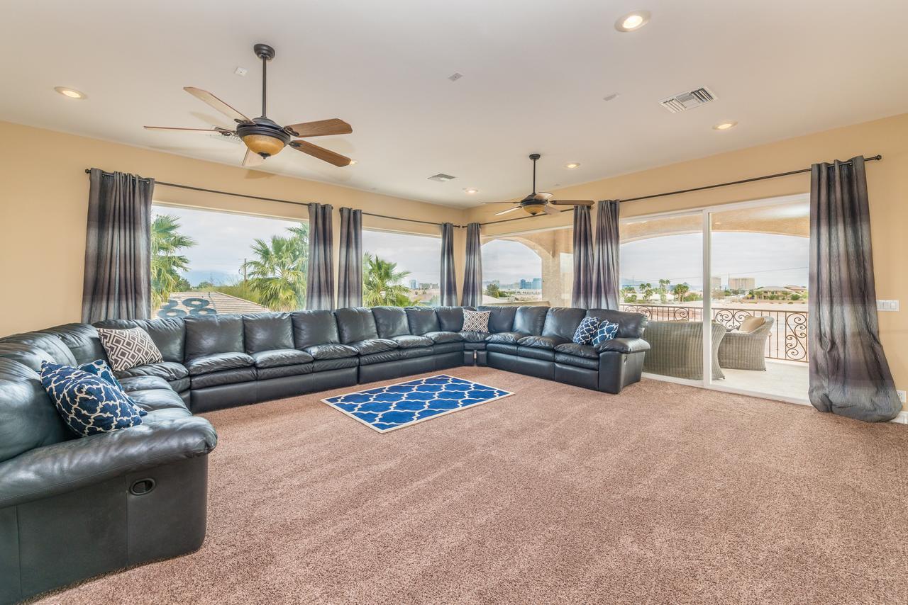 West Strip Paradise Villa *