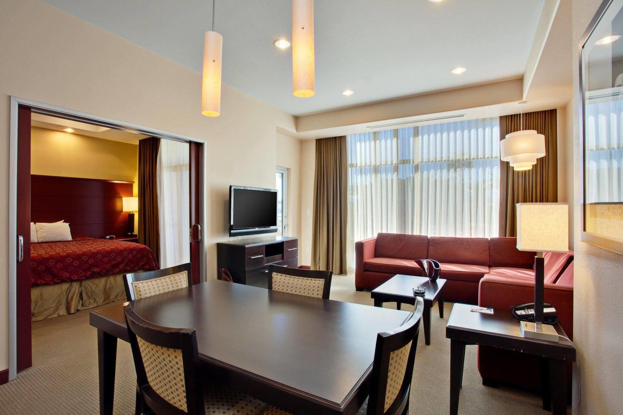 Staybridge Vegas - Stadium District 3*