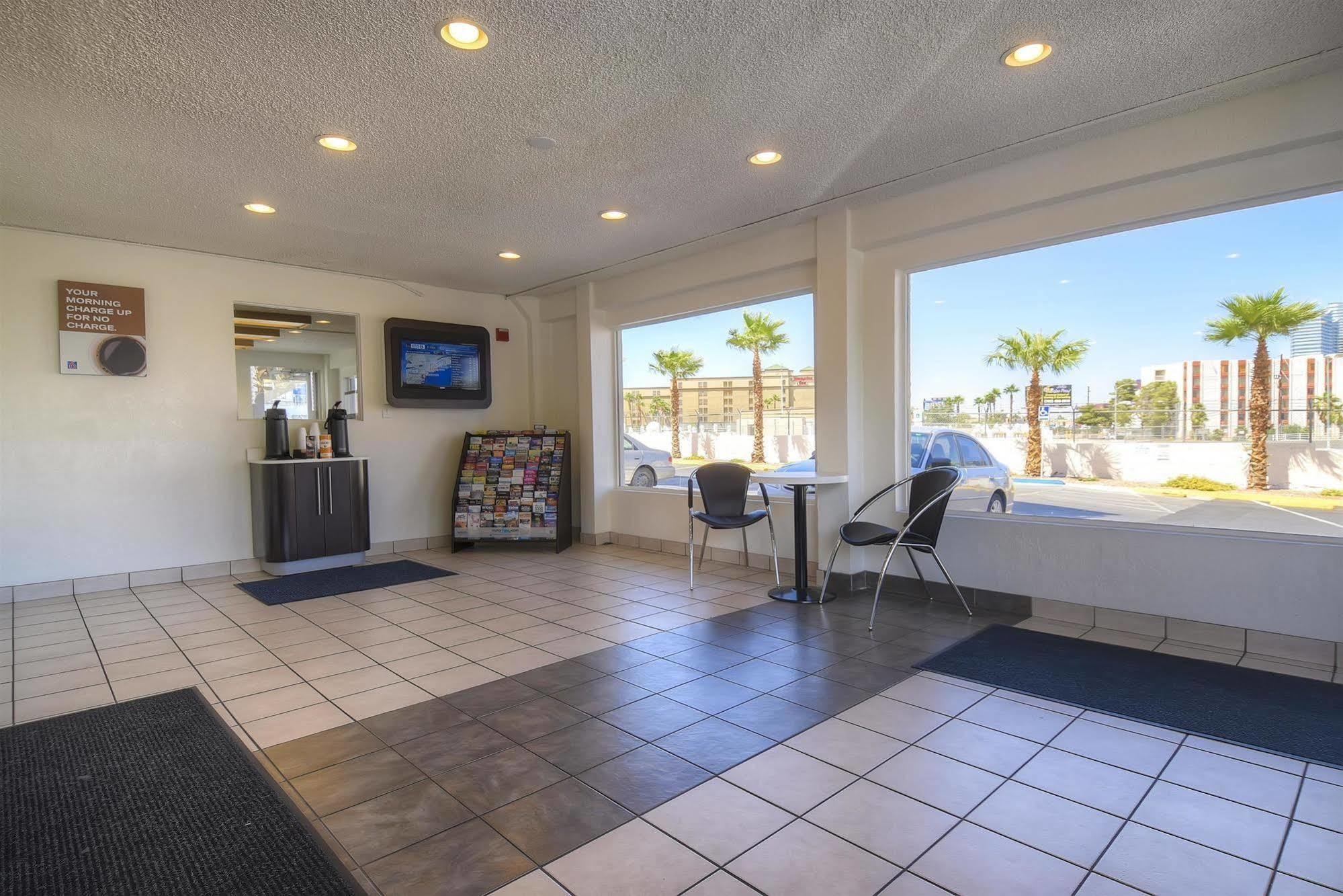 6 Vegas, Nv - I-15 Stadium 3*