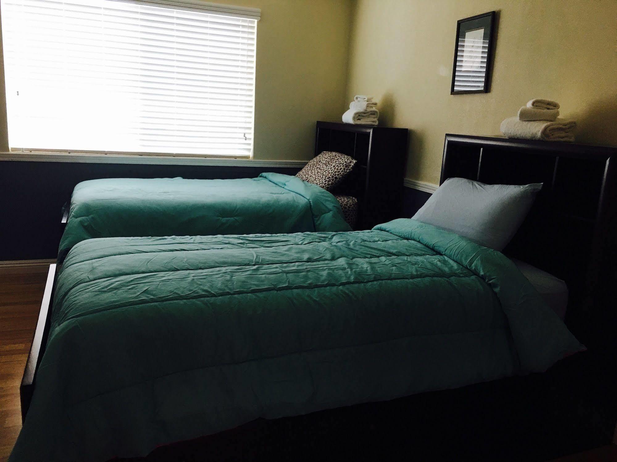 Travelers Bed & Breakfast Hostel Las Vegas