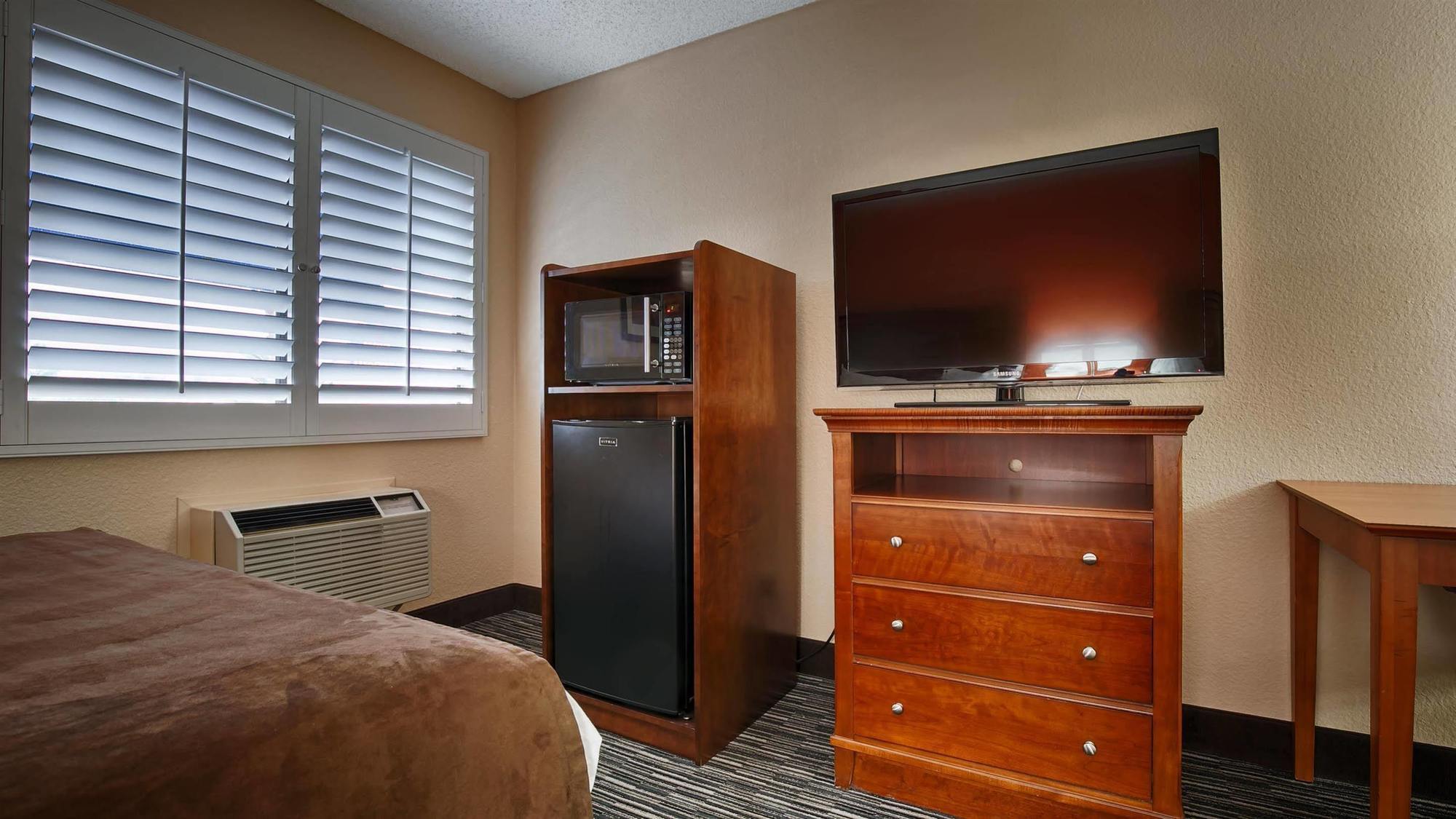 Western Mccarran 3*