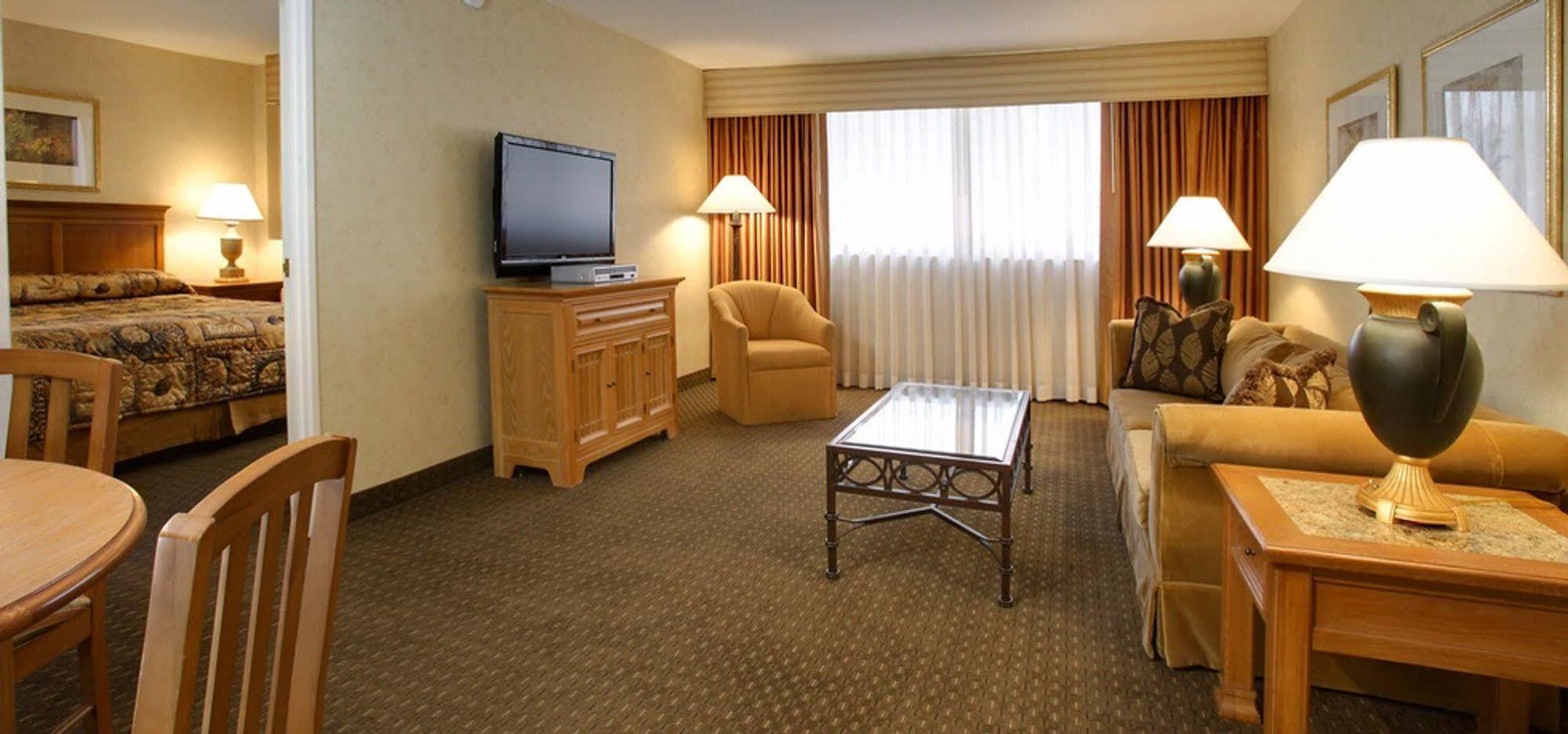 The Carriage House Hotel
