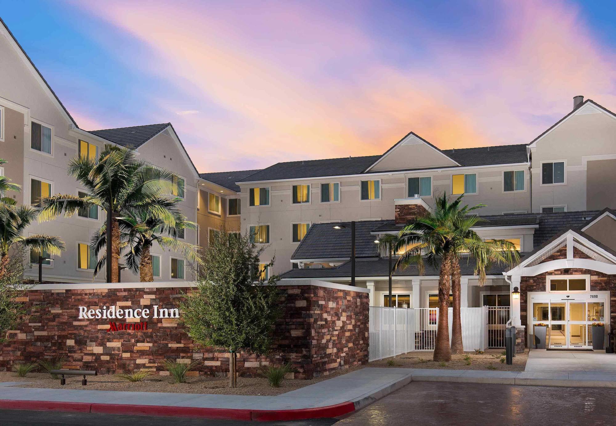Hotel By Marriott Vegas Airport 3*