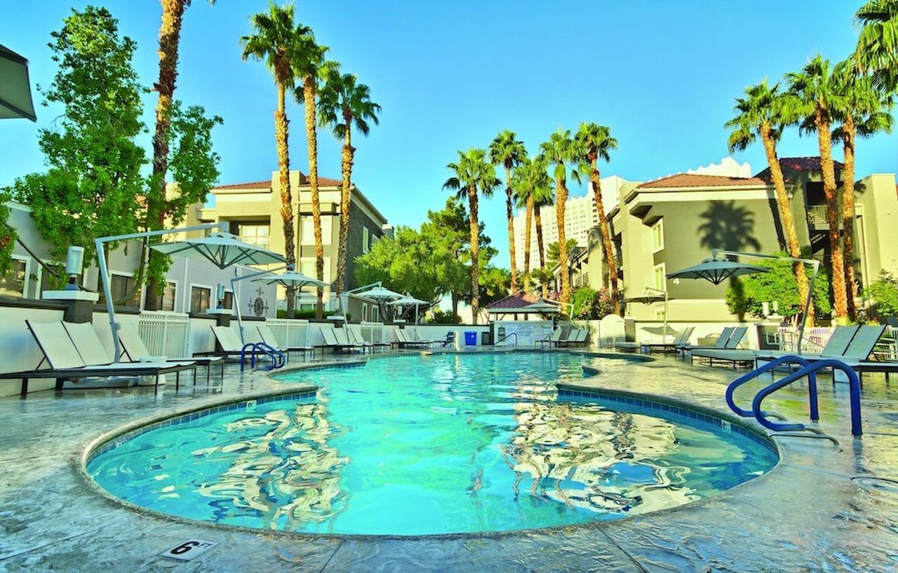 Resort Desert Rose