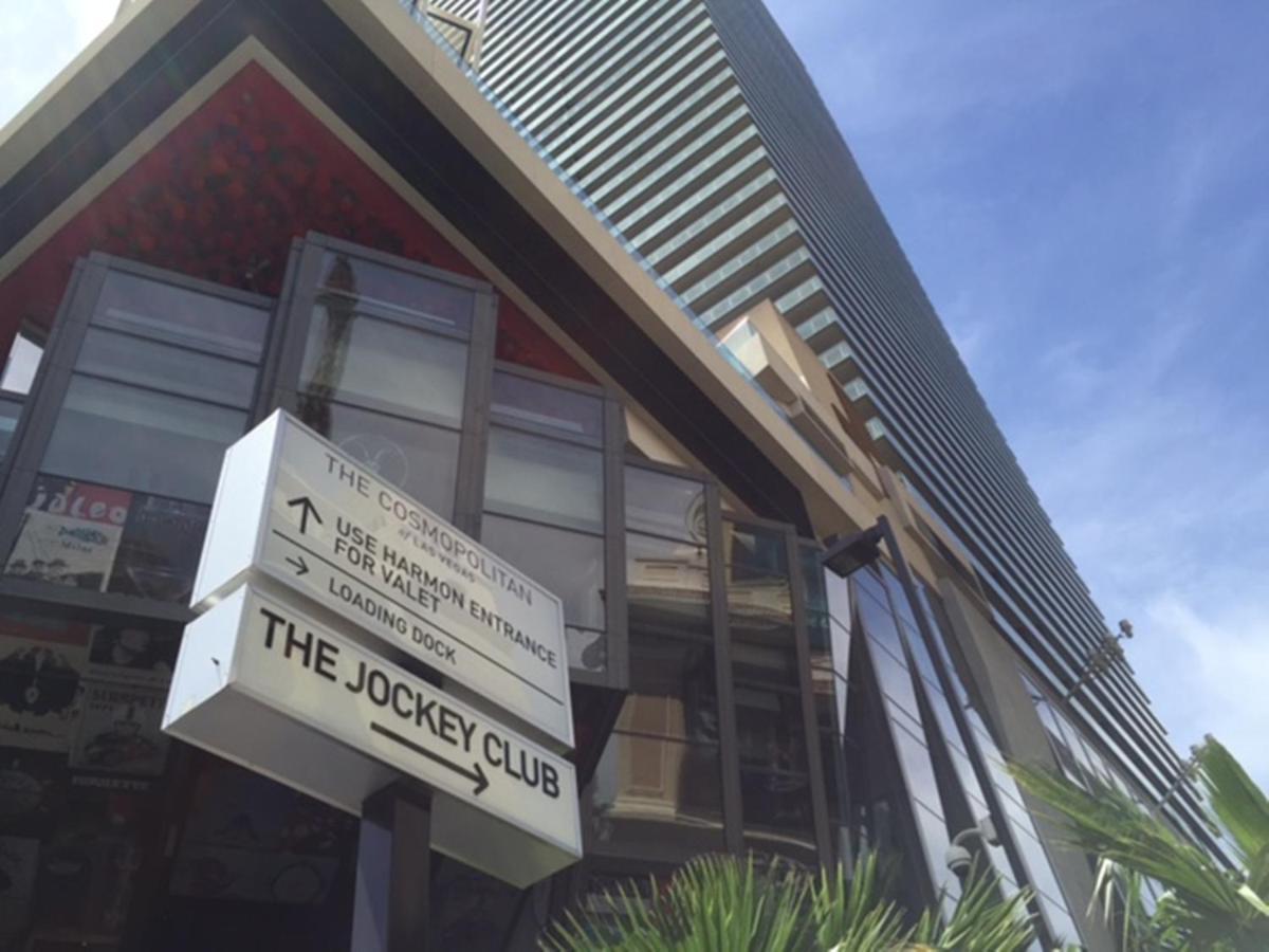Aparthotel Getaways At The Jockey Club