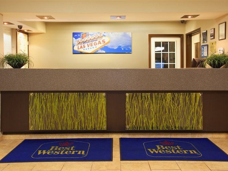 Western Mccarran Hotel