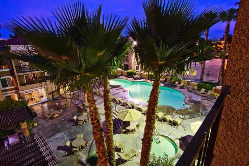 Desert Rose Resort 3*