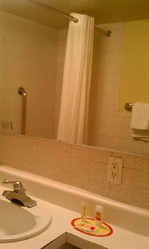 Econo Hotel 2*