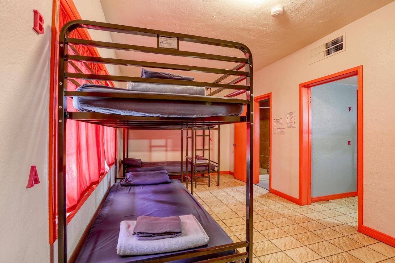 Hostel Sin *
