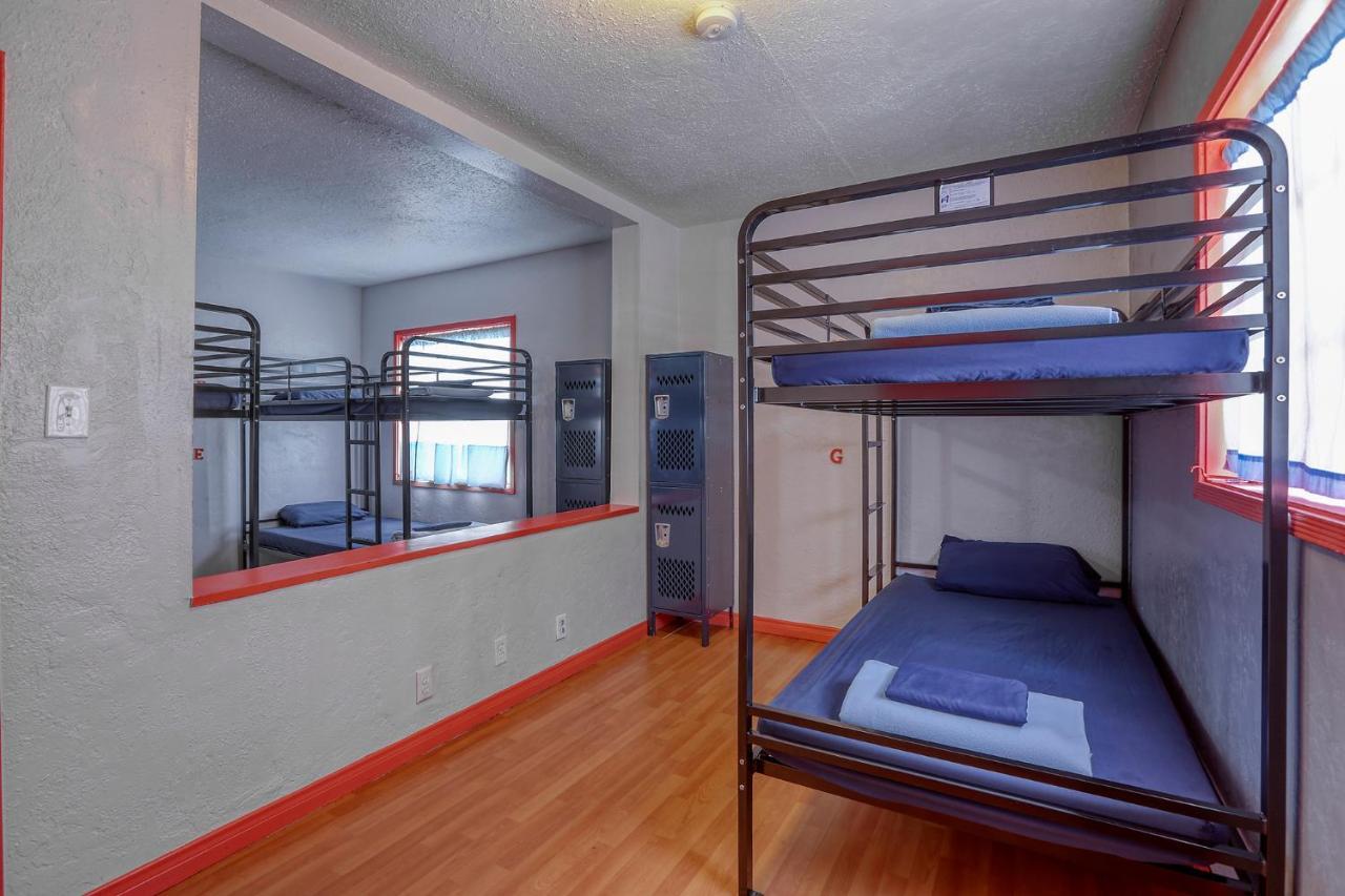 Sin Hostel