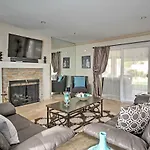 Stunning Home With Private Oasis - 1 Half Mile To Strip