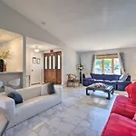 Pet-Friendly Family Gem, 10 Mi To Vegas Strip