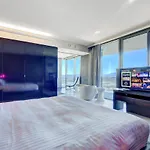 Private Luxury Panoramic Suite At Palms Place