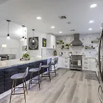 Casa Lucaccini - Gym/Pool/Spa/ Prime Location 4Br