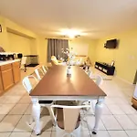 Sleeps 16, Jacuzzi, Entire Home