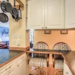 On The Strip - Classic Comfort - 2 Bedroom Condo