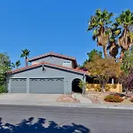 Bright, Modern 4Br With Beautiful Backyard & Pool!