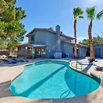 Bright, Modern 4Br With Beautiful Backyard & Pool!