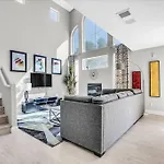 Gorgeous And Spacious Home!