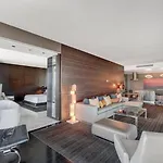 One Bedroom Suite With Strip Views 22Nd Floor.