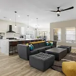 1-Story Getaway W Pool, Jacuzzi & Firepit, Sleeps 10