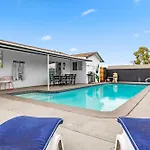 Close To Strip, King Beds, Pool, Bbq, Modern