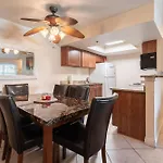 Rio-Adjacent 2Br Pool, Gym, Free Parking