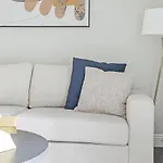 Landing Modern Apartment With Amazing Amenities
