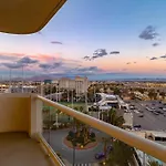 Ultimate Mgm Retreat With Jacuzzi, Pool & Gym!