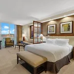 Ultimate Mgm Retreat With Jacuzzi, Pool & Gym!