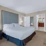 Ultimate Mgm Retreat With Jacuzzi, Pool & Gym!
