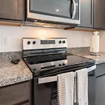 New! 2024 Lux & Modern Home By The Strip!