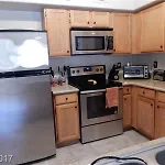 Southwest Retreat - Stylish Room With Queen Bed, Fast Wi-Fi & More!