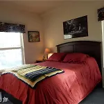Southwest Retreat - Stylish Room With Queen Bed, Fast Wi-Fi & More!