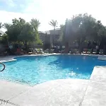 Southwest Retreat - Stylish Room With Queen Bed, Fast Wi-Fi & More!