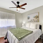 Bright Fun Spacious Home With Pool