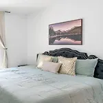 Getaway Villa W Pool In Vegas 10 Mins To Strip
