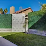 Plush Las Vegas Retreat 5 Min From Strip