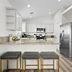 4Br Getaway With Pool And Billiard
