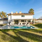 Beautiful Private Oasis With Pool And Hot Tub