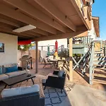 Fun 5 Bedroom Home By Strip, Pool, Putting Green, And Games