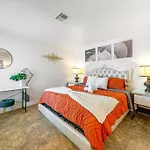 Pool House Near Chinatown Vegas Wifl-Sleeps 9