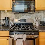 Pool House Near Chinatown Vegas Wifl-Sleeps 9
