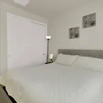 Serenity Retreat: 3Br, Heated Pool, Parking