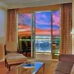 Kintsugi Retreat-Condo-Stripview-No Resort Fee