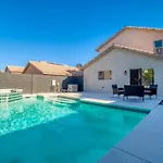 Beautiful Vegas Villa With Pool