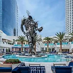 Studio With Stunning Views Balcony Access 23303
